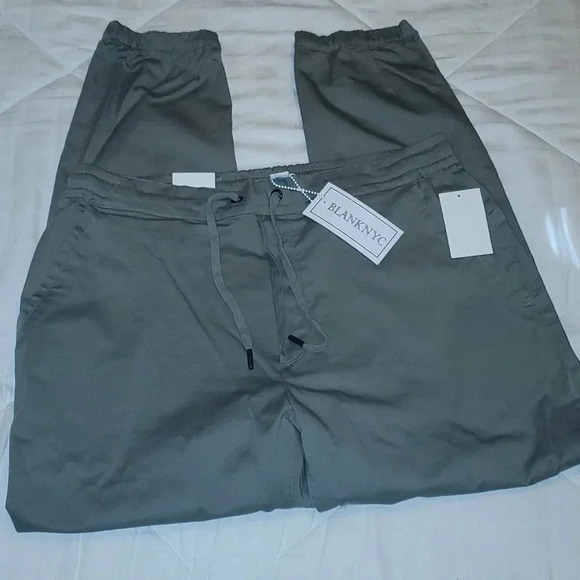 Blank NYC Stretch Jogger Pants Size 31 NWT w Back Zipper Pockets - Picture 1 of 9